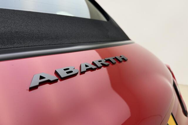 Fiat 500C ABARTH Urban 42 kWh | Elektrisch open dak | Sportstoelen | Sportstuur | 17'' lichtmetalen velgen | Navigatie | Camera | Keyless
