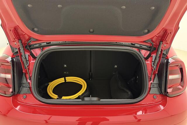 Fiat 500C ABARTH Urban 42 kWh | Elektrisch open dak | Sportstoelen | Sportstuur | 17'' lichtmetalen velgen | Navigatie | Camera | Keyless