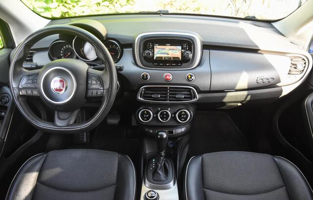 Fiat 500X 1.4 Turbo MultiAir Lounge automaat / zwart leer/stof / stuurverwarming / stoelverwarming / airco / cruise control / navi / USB / privacy glass achter