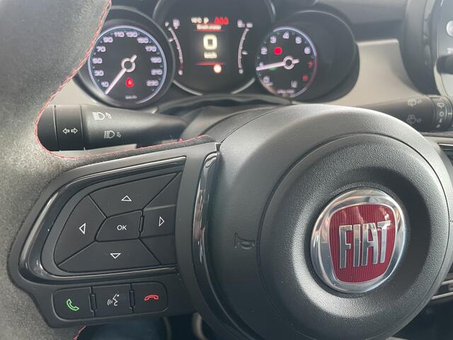 Fiat 500X 1.5 Hybrid Sport Achteruitrijcamera - Navigatie - Cruise control - Airco - Parkeersensoren - U-connect - Bluetooth - Radio - Stuur multifunctioneel - Start/stop systeem - Licht metalen velgen 18 inch - Keyless start - Led verlichting - Dodehoek detector -