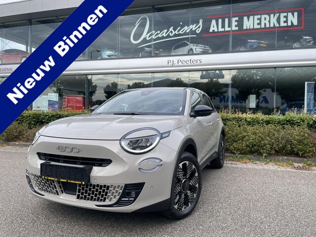 Fiat 600 1.2 Hybrid La Prima Achteruitrijcamera - Airco - Cruise control - Dodehoek detector - Led mistlampen - Navigatie - Parkeersensoren voor en achter - Lichtmetalen velgen 18 inch