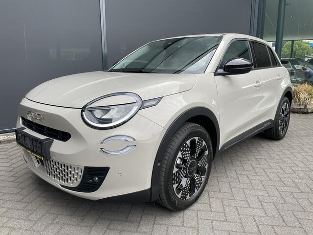 Fiat 600 1.2 Hybrid La Prima Achteruitrijcamera - Airco - Cruise control - Dodehoek detector - Led mistlampen - Navigatie - Parkeersensoren voor en achter - Lichtmetalen velgen 18 inch