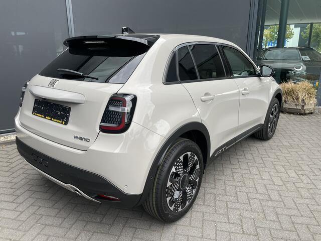 Fiat 600 1.2 Hybrid La Prima Achteruitrijcamera - Airco - Cruise control - Dodehoek detector - Led mistlampen - Navigatie - Parkeersensoren voor en achter - Lichtmetalen velgen 18 inch