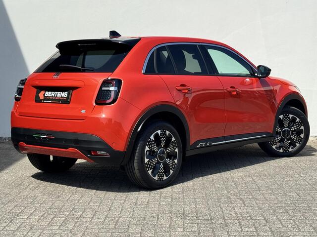 Fiat 600 600e La Prima 54 kWh | Lederen bekleding | Elektr. achterklep | Zeer compleet | Prijs is rijklaar