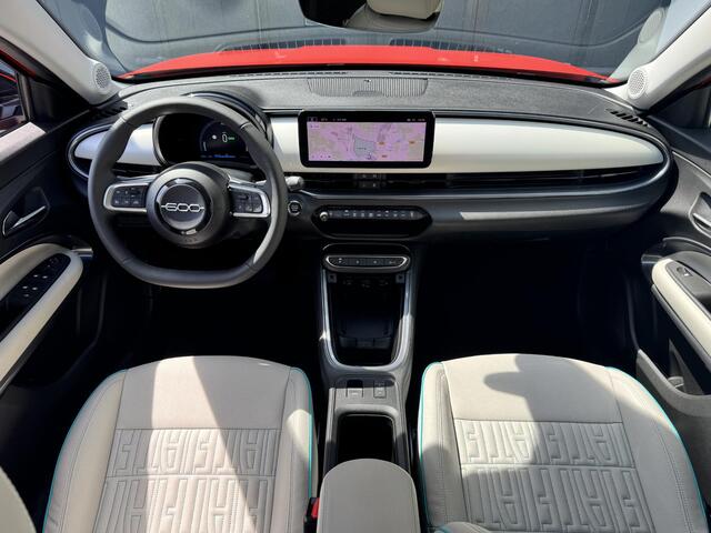 Fiat 600 600e La Prima 54 kWh | Lederen bekleding | Elektr. achterklep | Zeer compleet | Prijs is rijklaar