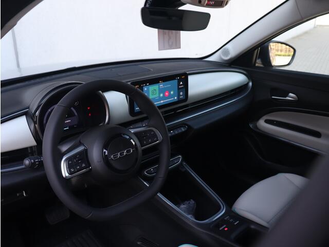 Fiat 600 600e La Prima 54 kWh | Navi | Camera | Carplay | 18"