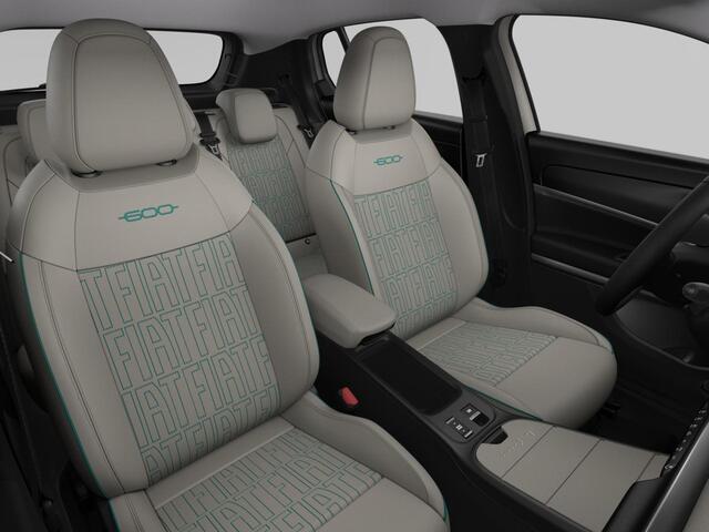 Fiat 600 600e La Prima 54 kWh | 17% Bijtelling | Carplay | Elek. Stoel | Stoelverwarming | Keyless | LED | Clima