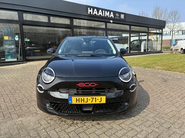 Fiat 600 600e RED 54 kWh | Climate control | Apple Carplay/Android Auto | Parkpilot | Cruise control | Keyless start | Volledig Digitaal instrumentenpaneel