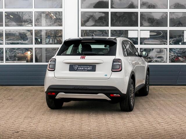Fiat 600 600e RED 54 kWh | 17% Bijtelling | Gratis Wallbox |