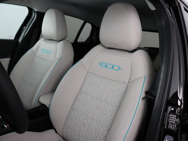 Fiat 600 1.2 Hybrid La Prima (Massage / Leder / 360 Cam / Navi / ACC / Elek. achterklep / 18'')