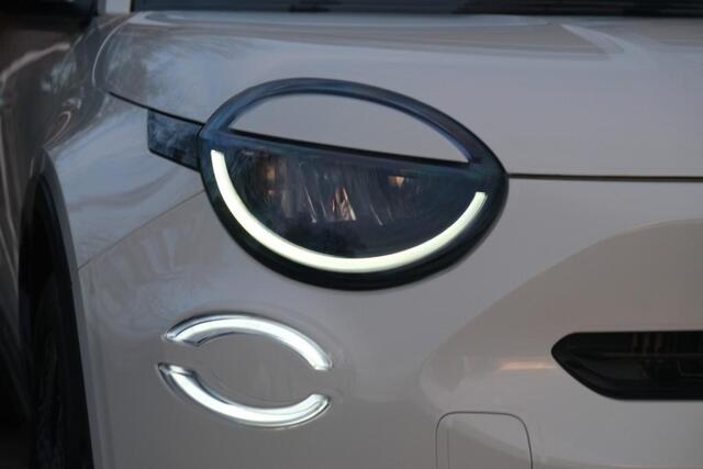 Fiat 600 1.2 Hybrid 110pk DCT6 La Prima | Navi | App Connect | Adaptive Cruise | Climate | Keyless | Camera | Leder | Elektrische Achterklep