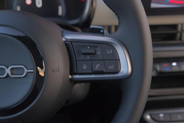 Fiat 600 1.2 Hybrid 110pk DCT6 La Prima | Navi | App Connect | Adaptive Cruise | Climate | Keyless | Camera | Leder | Elektrische Achterklep