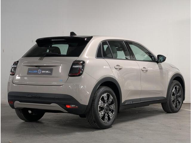 Fiat 600 600e Urban EV 54kWh 156pk | CAMERA | STOELVERW. | APPLE CARPLAY / ANDROID AUTO | DODEHOEKBEW. | KEYLESS ENTRY + START