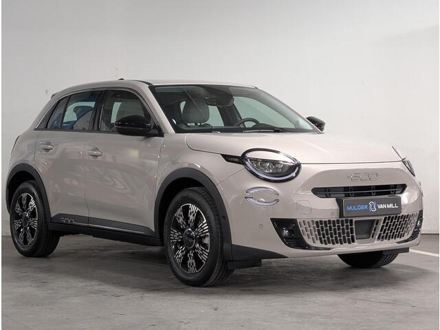 Fiat 600 600e Urban EV 54kWh 156pk | CAMERA | STOELVERW. | APPLE CARPLAY / ANDROID AUTO | DODEHOEKBEW. | KEYLESS ENTRY + START
