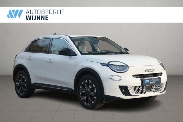 Fiat 600 1.2 Hybrid 110pk DCT6 La Prima | Navi | App Connect | Adaptive Cruise | Climate | Keyless | Camera | Leder | Elektrische Achterklep