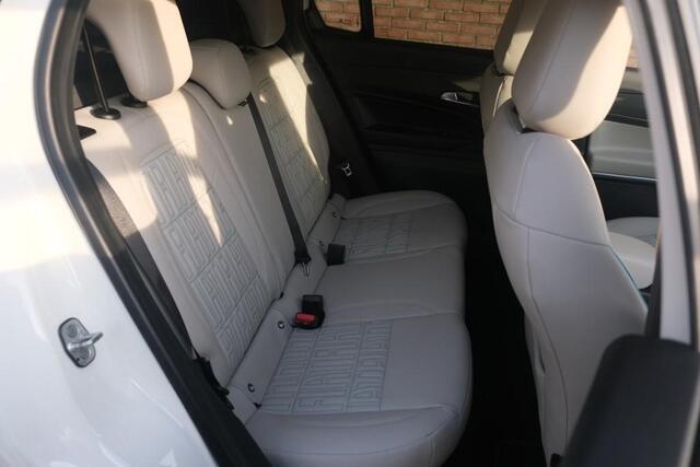 Fiat 600 1.2 Hybrid 110pk DCT6 La Prima | Navi | App Connect | Adaptive Cruise | Climate | Keyless | Camera | Leder | Elektrische Achterklep