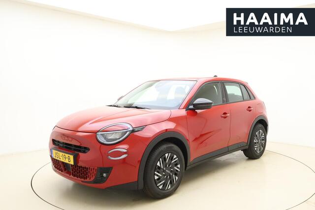 Fiat 600 600e RED 54 kWh | NIEUW | RUIM ¤ 10.000 REGISTRATIEVOORDEEL! | Climate control | DAB Radio | Keyless start | Hoge instap | Parkeersensoren | Snel rijden