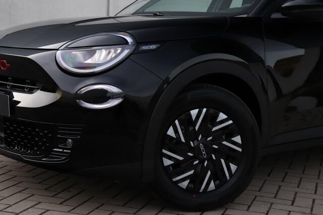 Fiat 600 600e RED 54 kWh | Carplay | Clima | Cruise | Direct Leverbaar