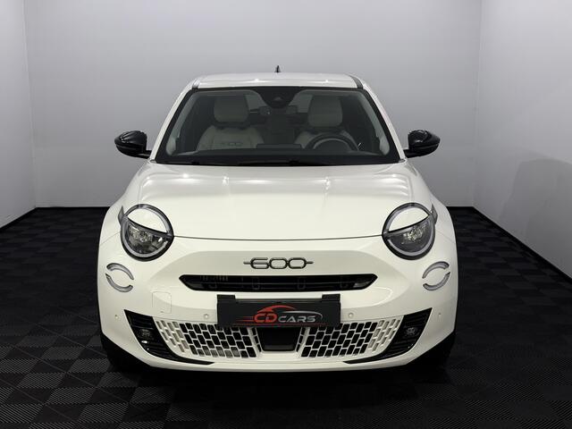 Fiat 600 1.2 Hybrid La Prima Camera, Leder, Memory stoelen, Keyless start, Virtual desk, Elektrische achterklep, Cruise control, 1 jaar garantie