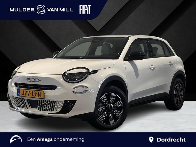 Fiat 600 Urban 1.2 Hybrid 145pk e-DCS6 | 8 JAAR GARANTIE! | APPLE CARPLAY / ANDROID AUTO | CLIMA | PARKEERSENSOREN | ISOFIX |