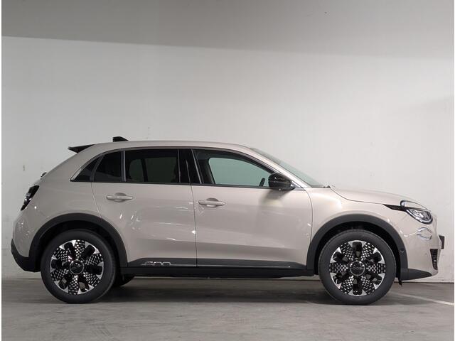 Fiat 600 600e La Prima EV 54kWh 156pk | CAMERA | STOELVERW. | NAVI | APPLE CARPLAY / ANDROID AUTO | KEYLESS ENTRY + START |