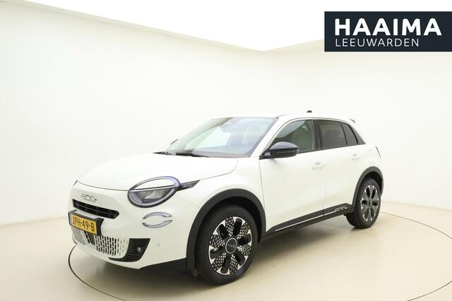 Fiat 600 1.2 Hybrid La Prima | Camera | Lederen bekleding | Stoelverwarming | 18'' lichtmetalen velgen | Elektrische achterklep | LED verlichting | Keyless