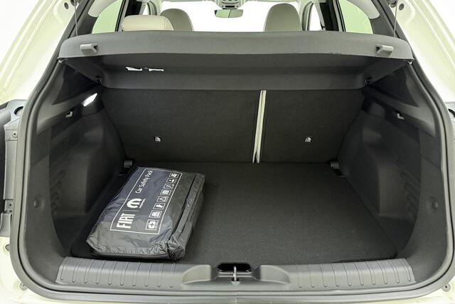 Fiat 600 1.2 Hybrid La Prima | Camera | Lederen bekleding | Stoelverwarming | 18'' lichtmetalen velgen | Elektrische achterklep | LED verlichting | Keyless