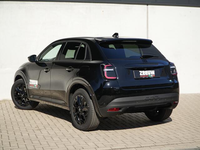 Fiat 600 600e Sport 54 kWh | Navi | Carplay | Camera | Winter | 18"