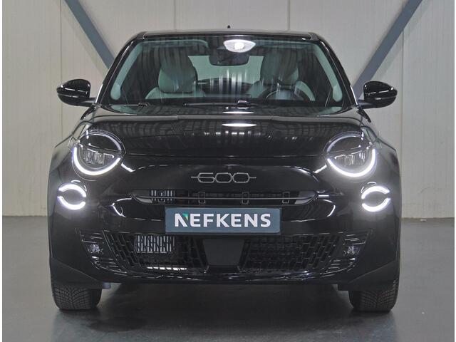 Fiat 600 1.2 Hybrid Icon | Parkeersensoren | ClimateControl | AppleCarPlay/AndroidAuto | CruiseControl | Armsteun |