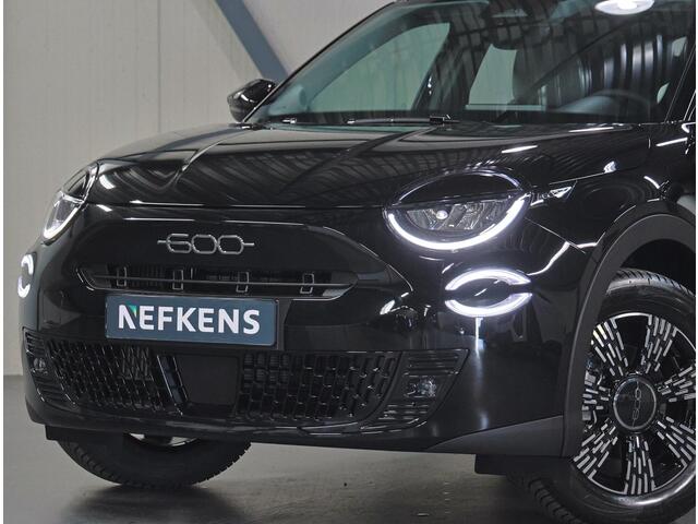 Fiat 600 1.2 Hybrid Icon | Parkeersensoren | ClimateControl | AppleCarPlay/AndroidAuto | CruiseControl | Armsteun |