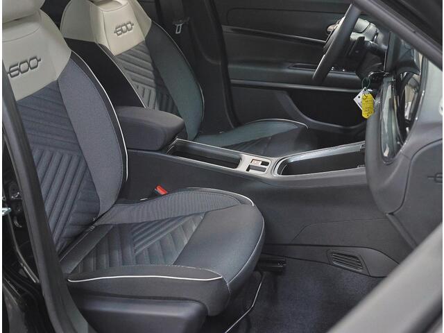 Fiat 600 1.2 Hybrid Icon | Parkeersensoren | ClimateControl | AppleCarPlay/AndroidAuto | CruiseControl | Armsteun |