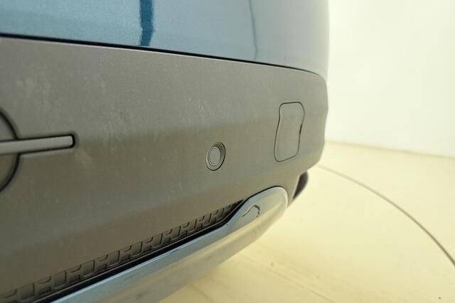 Fiat 600 600e La Prima 54 kWh | Camera | Lederen bekleding | Stoelverwarming | 18'' lichtmetalen velgen | Elektrische achterklep | LED verlichting | Keyless