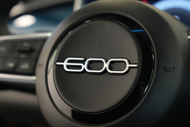 Fiat 600 1.2 Hybrid Urban Cruise/Climate Carplay PDC Camera Keyless Entry/Start