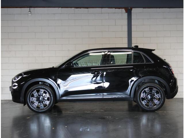 Fiat 600 1.2 Hybrid Urban | 1ste eigenaar | AppleCarPlay/AndroidAuto | Climate Control | Cruise Control | Camera | Parkeersensoren | Navigatie | AUTOMAAT | LM velgen | Keyless | LED | Isofix | Sfeerverlichting | Stoel/Voorruitverwarmd |