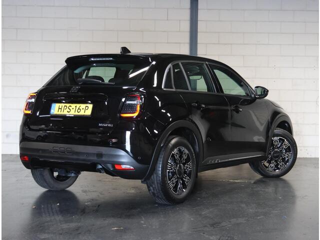 Fiat 600 1.2 Hybrid Urban | 1ste eigenaar | AppleCarPlay/AndroidAuto | Climate Control | Cruise Control | Camera | Parkeersensoren | Navigatie | AUTOMAAT | LM velgen | Keyless | LED | Isofix | Sfeerverlichting | Stoel/Voorruitverwarmd |