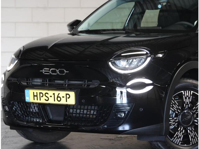 Fiat 600 1.2 Hybrid Urban | 1ste eigenaar | AppleCarPlay/AndroidAuto | Climate Control | Cruise Control | Camera | Parkeersensoren | Navigatie | AUTOMAAT | LM velgen | Keyless | LED | Isofix | Sfeerverlichting | Stoel/Voorruitverwarmd |