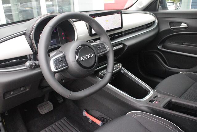 Fiat 600 1.2 Hybrid 110PK AUTOMAAT URBAN | STOEL/VOORRUIT VERWARMING | KEYLESS ENTRY/START | 17" LICHTEMATELN VELGEN | DRAADLOZE TELEFOONLADER | DRAADLOZE APPLE CARPLAY/ANDROID AUTO | NAVIGATIE | DAB+ RADIO | PARKEERSENSOREN VOOR + ACHTER | ACHTERUITRIJ CAMERA | C