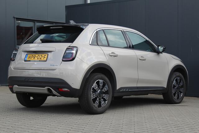 Fiat 600 1.2 Hybrid Urban | Incl. 12 maanden garantie | Stoelverwarming | Cruise Control | Apple Carplay/Android Auto | Parkeersensoren | Parkeercamera | Navigatie |