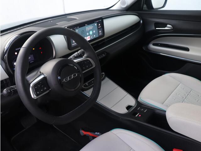 Fiat 600 600e La Prima 54 kWh | Navi | Camera | Carplay | 18"