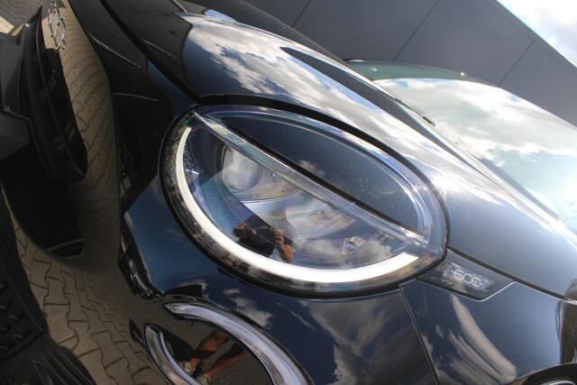 Fiat 600 1.2 Hybrid Urban | Incl. 12 Maanden garantie | Stoelverwarming | Cruise | Airco | Apple Carplay/ Android Auto | Parkeersensoren | Parkeer Camera | Navigatie | Bluetooth |
