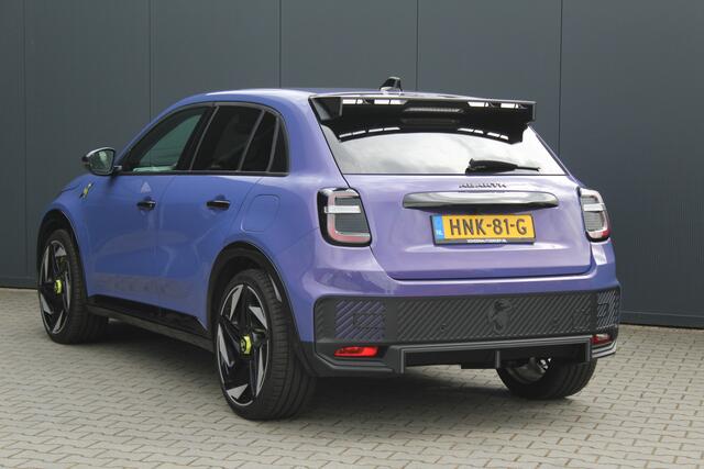 Fiat Abarth 600e Scorpionissima 54 kWh 282PK | Fabrieksgarantie | Kuipstoelen | 20" LMV | LED | Camera | Adaptive cruise | Half leder/alcantara | Voorruit verwarming | Keyless entry en go | Dodehoek detectie | Navigatie |