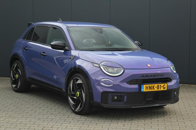 Fiat Abarth 600e Scorpionissima 54 kWh 282PK | Fabrieksgarantie | Kuipstoelen | 20" LMV | LED | Camera | Adaptive cruise | Half leder/alcantara | Voorruit verwarming | Keyless entry en go | Dodehoek detectie | Navigatie |