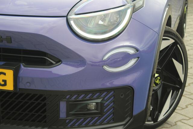 Fiat Abarth 600e Scorpionissima 54 kWh 282PK | Fabrieksgarantie | Kuipstoelen | 20" LMV | LED | Camera | Adaptive cruise | Half leder/alcantara | Voorruit verwarming | Keyless entry en go | Dodehoek detectie | Navigatie |