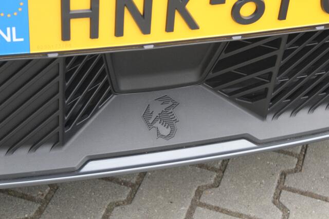 Fiat Abarth 600e Scorpionissima 54 kWh 282PK | Fabrieksgarantie | Kuipstoelen | 20" LMV | LED | Camera | Adaptive cruise | Half leder/alcantara | Voorruit verwarming | Keyless entry en go | Dodehoek detectie | Navigatie |