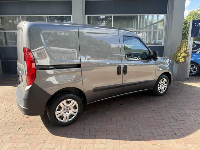 Fiat DOBLO Cargo 1.6 MJ L1H1 ECO JET 3-pers Bj 2019 km 74.000 Navi,Cruise,Cv,Radio/cd