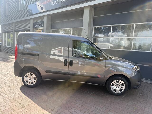 Fiat DOBLO Cargo 1.6 MJ L1H1 ECO JET 3-pers Bj 2019 km 74.000 Navi,Cruise,Cv,Radio/cd