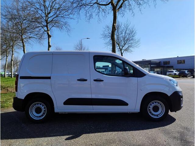 Fiat DOBLO L1 1.5 BlueHDi 130pk EAT8 AUTOMAAT | GEEN BPM | Climate control | Keyless entry | Multimedia | Apple Carplay | Android Auto| Draadloze telefoonlader | DAB+ | Parkeersensoren achter | Reservewiel