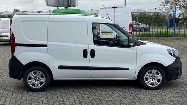Fiat DOBLO 1.6 MJ 77KW 105PK EURO 6 3 ZITS BIJRIJDERSBANK/ AIRCO/ CRUISE CONTROL/ NAVIGATIE/ 100% DEALERONDERHOUDEN