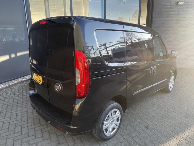 Fiat DOBLO Cargo 1.6 MJ L1H1 SX Airco - Bluetooth - Parkeersensoren achter - Radio - Tussenschot volledig - Zijschuifdeur rechts - Stuur multifunctioneel - Mistlampen voor - Elektrische ramen voor