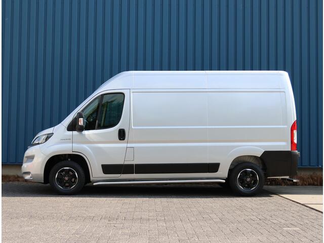 Fiat DUCATO 30 2.3 120PK MultiJet L2H2 | Navigatie | Achteruitrijcamera | Parkeersensoren Achter | Zijschuifdeur Rechts | Trekhaak | Houten Laadruimte Betimmering | Climate Control | Cruise Control | Sidebars | Achteropstap